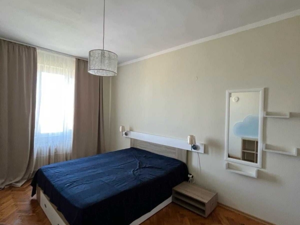 Дава се под наем Двустаен апартамент в София, Център - 75 кв.м за 612 € - Снимка #1