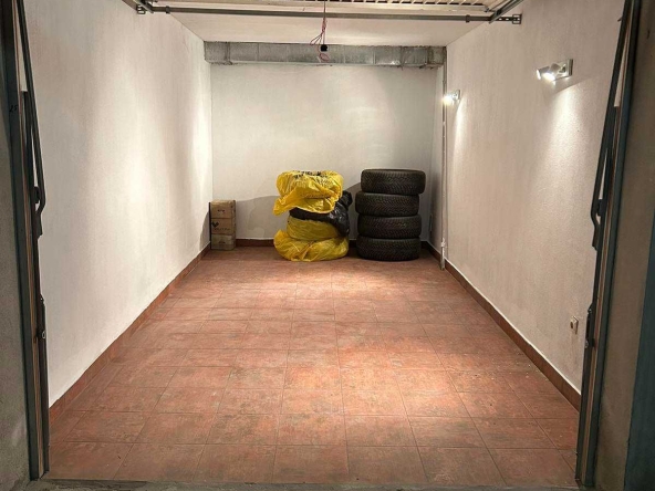 Дава се под наем Гараж / Паркомясто в София, Борово - 18 кв.м за 178.5 € - Снимка #1