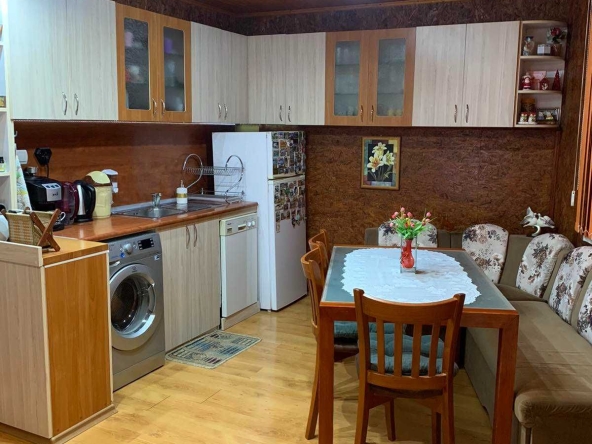 Тристаен апартамент в Търговище, Център - 82 кв.м за 1157 €/кв.м - Снимка #1