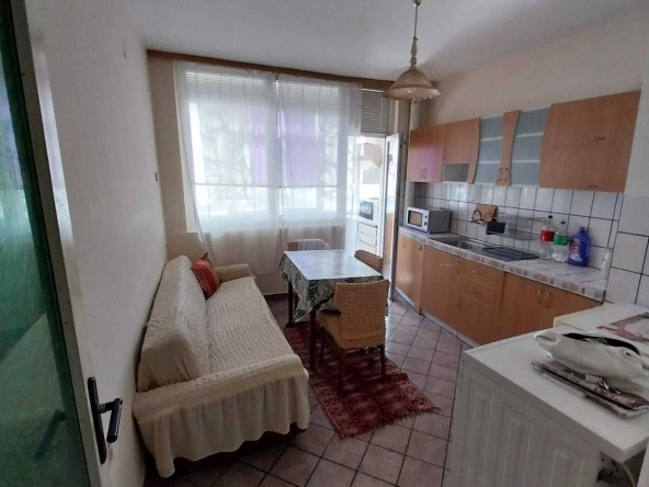 Дава се под наем Двустаен апартамент в Шумен, Тракия - 78 кв.м за 239.7 € - Снимка #1