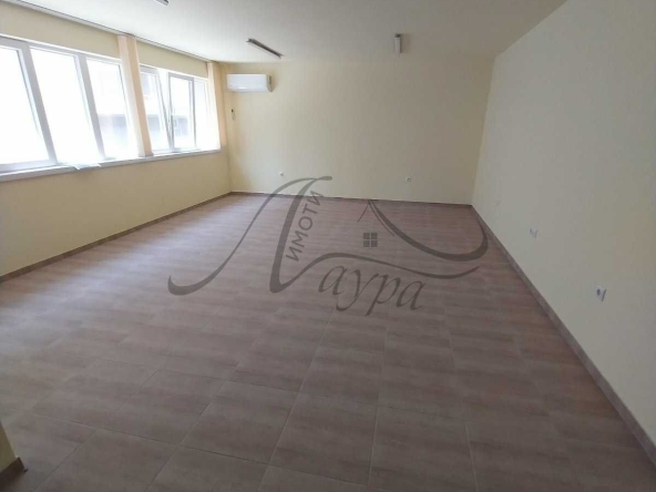 Дава се под наем Офис в Шумен, Център - 47 кв.м за 306 € - Снимка #1