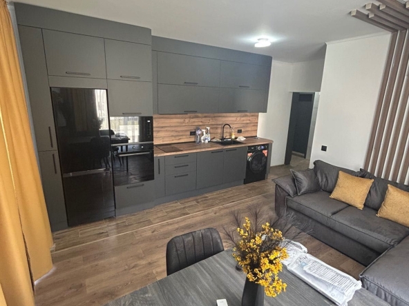 Дава се под наем Тристаен апартамент в Варна, м-т Сотира - 65 кв.м за 765 € - Снимка #1