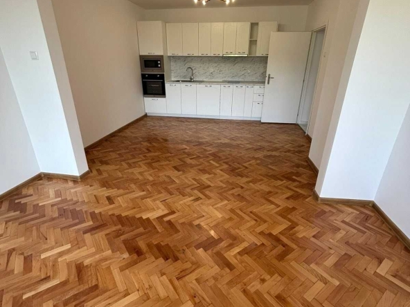 Тристаен апартамент в Монтана, Идеален център - 105 кв.м за 1667 €/кв.м - Снимка #1