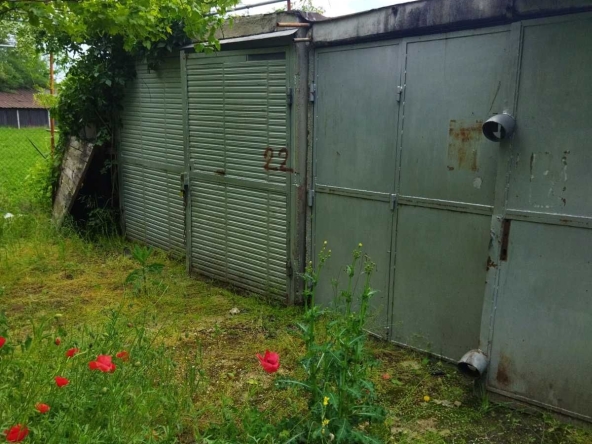 Гараж / Паркомясто в Ямбол, Златен рог - 15 кв.м за 85 €/кв.м - Снимка #1