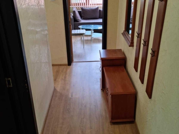 Дава се под наем Тристаен апартамент в Враца, Център - 70 кв.м за 382.5 € - Снимка #1