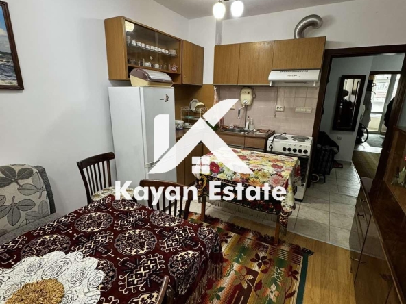 Дава се под наем Тристаен апартамент в Бургас, Център - 90 кв.м за 400 € - Снимка #1