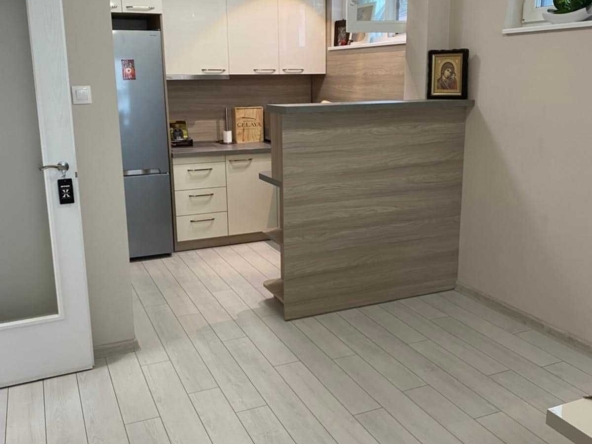 Тристаен апартамент в Хасково, Център - 95 кв.м за 1106 €/кв.м - Снимка #1