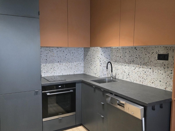 Дава се под наем Двустаен апартамент в Пловдив, Остромила - 70 кв.м за 450 € - Снимка #1