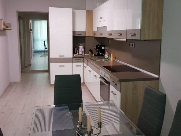 Дава се под наем Тристаен апартамент в Пловдив, Център - 103 кв.м за 700 € - Снимка #1