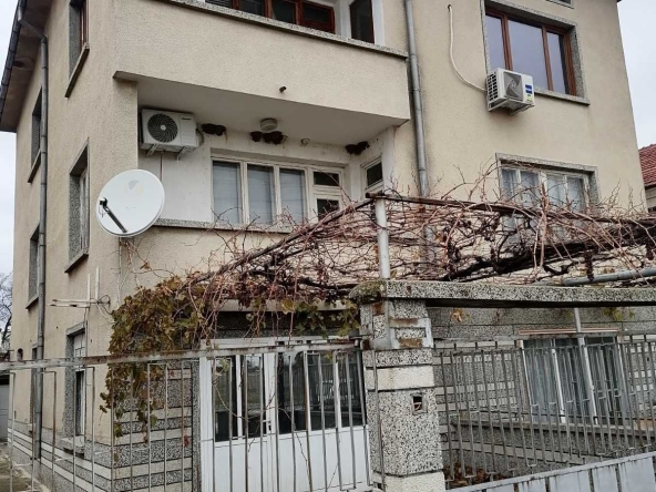 Етаж от къща в Сливен, в.з. Сливен - 160 кв.м за 415 €/кв.м - Снимка #1