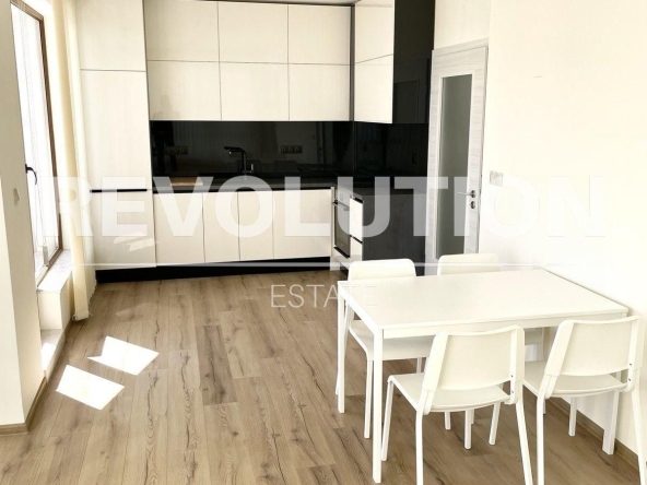 Дава се под наем Тристаен апартамент в Варна, Аспарухово - 110 кв.м за 900 € - Снимка #1