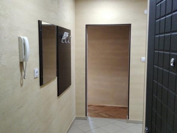 Дава се под наем Четиристаен апартамент в Плевен, 9-ти квартал - 100 кв.м за 459 € - Снимка #1