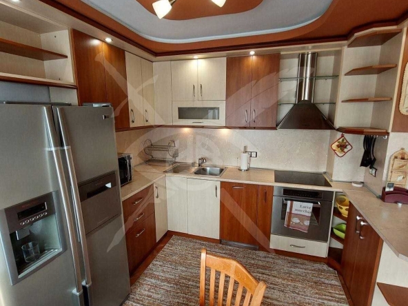 Дава се под наем Тристаен апартамент в Варна, Трошево - 103 кв.м за 700 € - Снимка #1