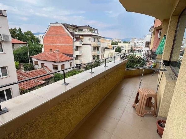 Двустаен апартамент в Казанлък - 70 кв.м за 1348 €/кв.м - Снимка #1