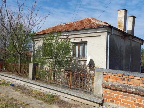 Къща в с. Маломир, Област Ямбол - 100 кв.м за 169 €/кв.м - Снимка #1