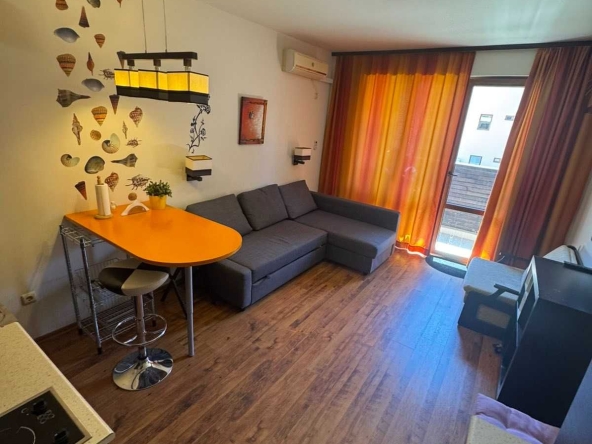 Дава се под наем Едностаен апартамент в Свети Влас - 42 кв.м за 200 € - Снимка #1