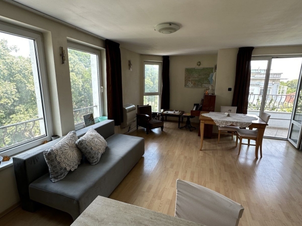 Дава се под наем Двустаен апартамент в Варна, Център - 106 кв.м за 900 € - Снимка #1