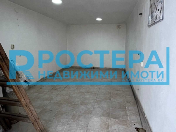 Гараж / Паркомясто в Търговище, Център - 18 кв.м за 992 €/кв.м - Снимка #1