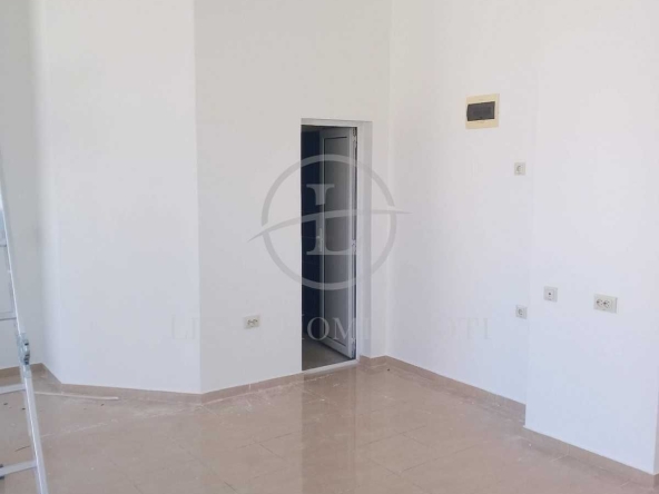 Магазин в Пловдив, Остромила - 31 кв.м за 3871 €/кв.м - Снимка #1