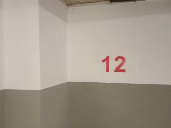 Дава се под наем Гараж / Паркомясто в София, Зона Б-5 - 14 кв.м за 91.8 € - Снимка #1