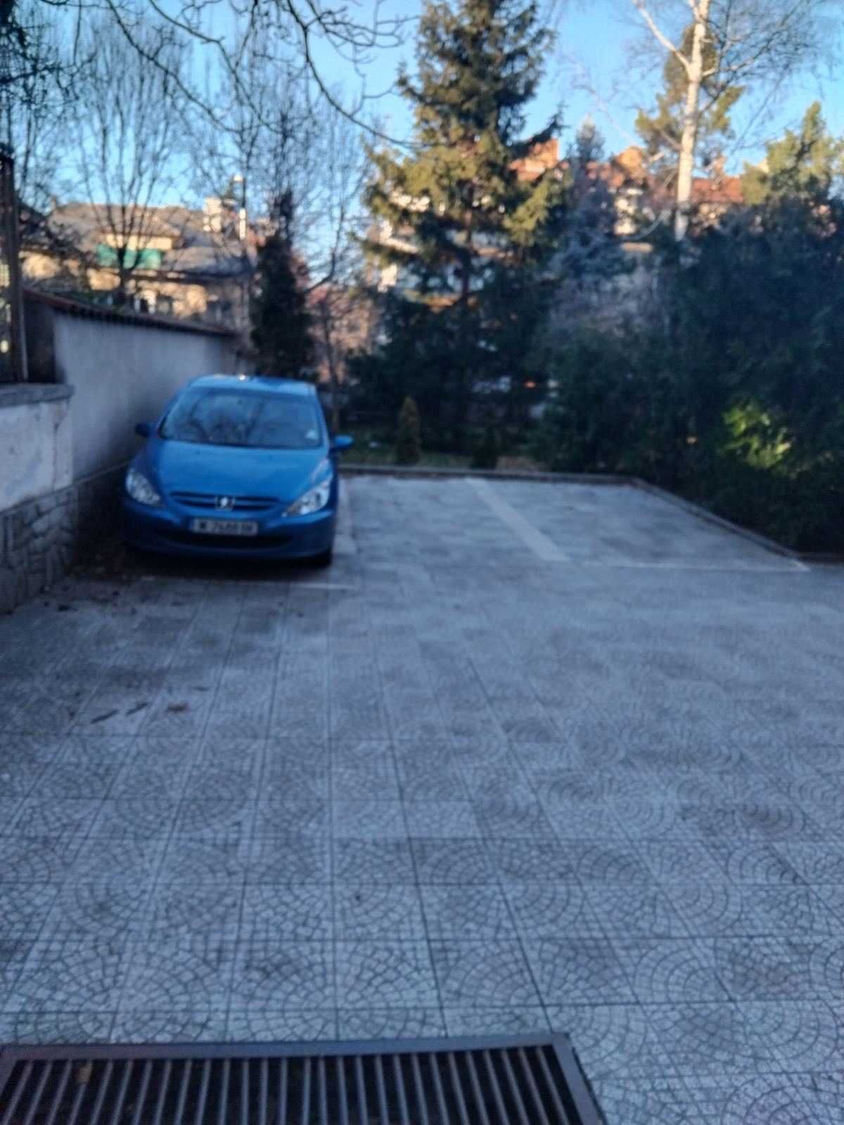 Дава се под наем Гараж / Паркомясто в София, Лозенец - 14 кв.м за 117.3 € - Снимка #1