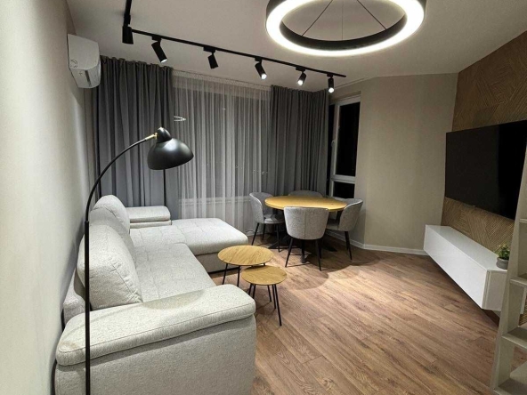 Дава се под наем Тристаен апартамент в Пловдив, Съдийски - 106 кв.м за 168980 € - Снимка #1