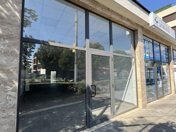 Дава се под наем Магазин в Казанлък - 80 кв.м за 765 € - Снимка #1