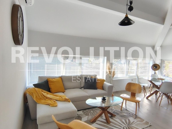 Дава се под наем Тристаен апартамент в Варна, Център - 90 кв.м за 1000 € - Снимка #1