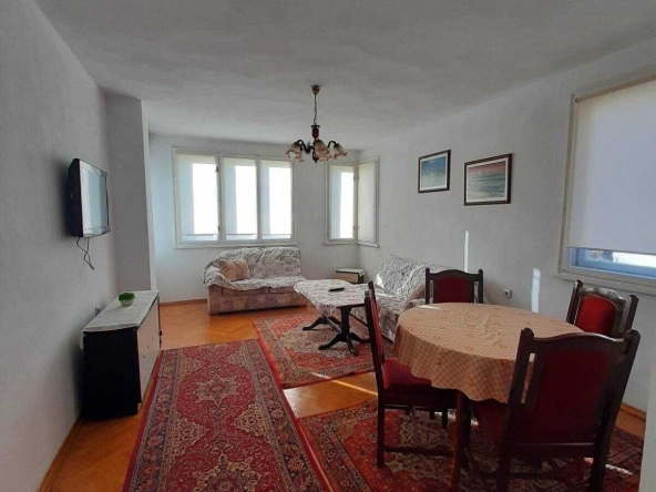 Дава се под наем Тристаен апартамент в Бургас, Център - 85 кв.м за 408 € - Снимка #1