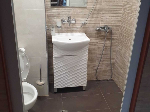 Дава се под наем Двустаен апартамент в Монтана, Широк център - 64 кв.м за 255 € - Снимка #1