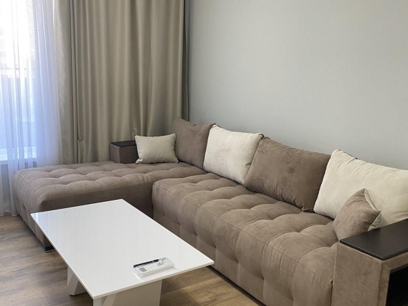 Дава се под наем Двустаен апартамент в Бургас, Изгрев - 67 кв.м за 765 € - Снимка #1