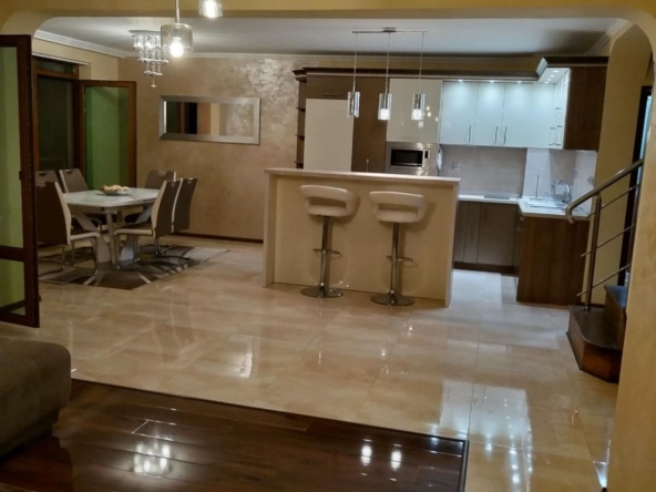 Тристаен апартамент в Бургас, Сарафово - 116 кв.м за 2199 €/кв.м - Снимка #1