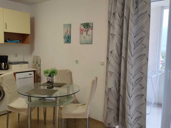 Двустаен апартамент в к.к. Св.Св. Константин и Елена - 71 кв.м за 2043 €/кв.м - Снимка #1