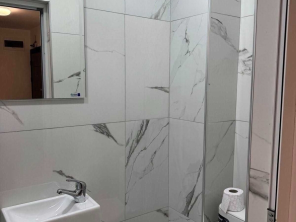 Дава се под наем Тристаен апартамент в Асеновград - 97 кв.м за 408 € - Снимка #1