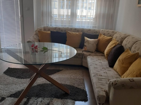 Дава се под наем Тристаен апартамент в София, Докторски паметник - 65 кв.м за 600 € - Снимка #1