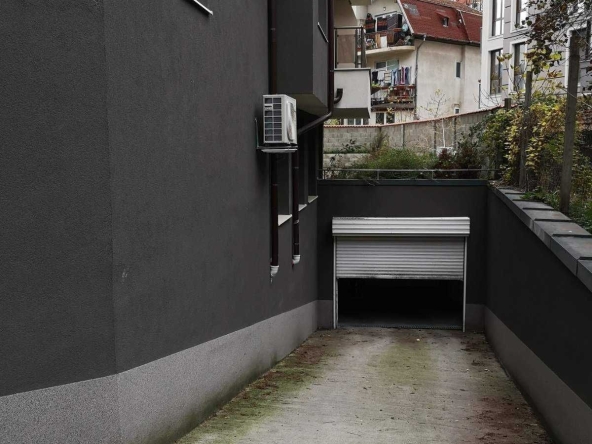 Дава се под наем Гараж / Паркомясто в София, Зона Б-19 - 20 кв.м за 76.5 € - Снимка #1