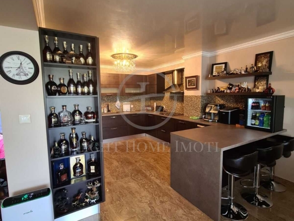 Четиристаен апартамент в Пловдив, Кършияка - 220 кв.м за 2360 €/кв.м - Снимка #1