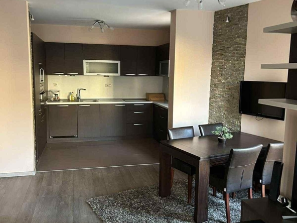 Дава се под наем Тристаен апартамент в Пловдив, Кършияка - 120 кв.м за 485 € - Снимка #1