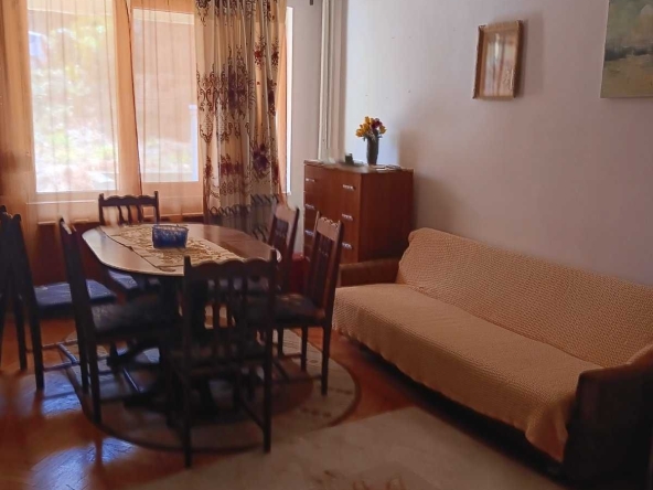 Дава се под наем Двустаен апартамент в Плевен, 9-ти квартал - 65 кв.м за 225 € - Снимка #1