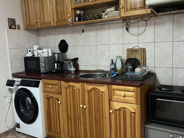 Дава се под наем Етаж от къща в Пловдив, Южен - 70 кв.м за 300 € - Снимка #1