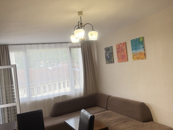 Дава се под наем Многостаен апартамент в Трън - 93 кв.м за 72000 € - Снимка #1