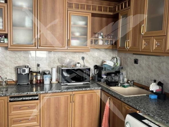 Дава се под наем Тристаен апартамент в Варна, Цветен квартал - 68 кв.м за 350 € - Снимка #1