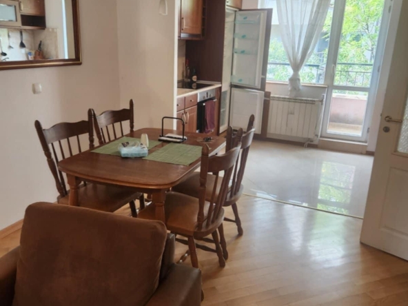 Дава се под наем Тристаен апартамент в София, Оборище - 98 кв.м за 750 € - Снимка #1