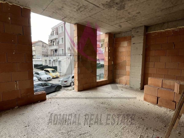 Тристаен апартамент в Варна, Цветен квартал - 78 кв.м за 2283 €/кв.м - Снимка #1