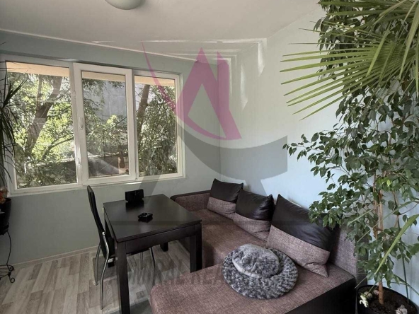 Дава се под наем Тристаен апартамент в Варна, Цветен квартал - 70 кв.м за 511 € - Снимка #1