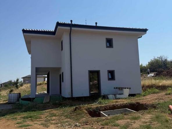 Къща в с. Марково, Област Пловдив - 220 кв.м за 1510 €/кв.м - Снимка #1