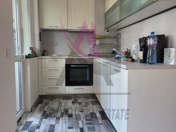 Дава се под наем Тристаен апартамент в Варна, Базар Левски - 100 кв.м за 800 € - Снимка #1