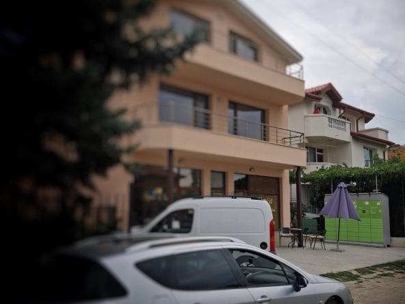 Дава се под наем Заведение в Дупница - 1 кв.м за 51 € - Снимка #1