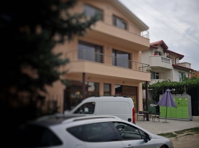 Дава се под наем Заведение в Дупница - 1 кв.м за 51 € - Снимка #1