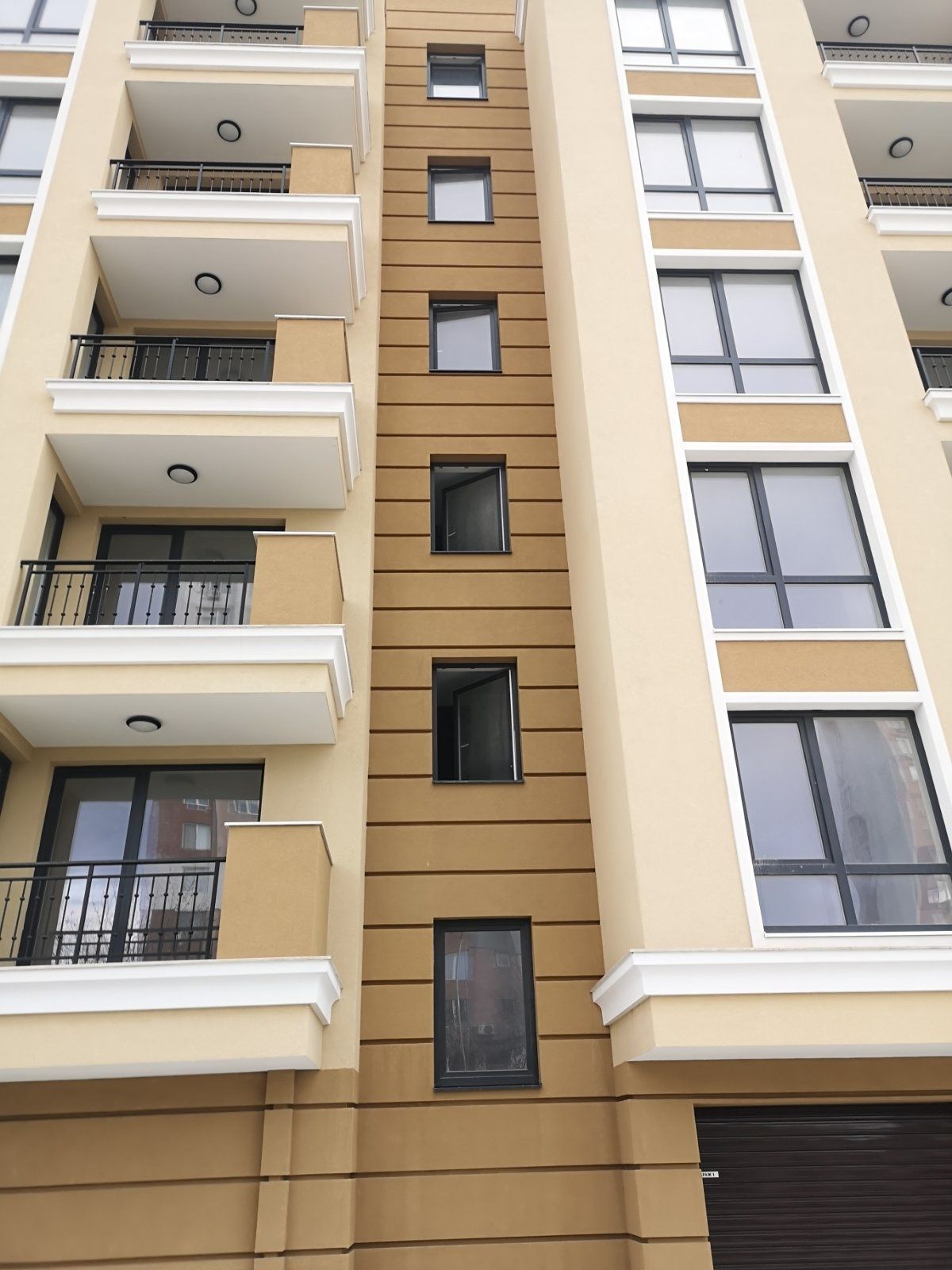 Дава се под наем Гараж / Паркомясто в Варна, Кайсиева градина - 27 кв.м за 127.5 € - Снимка #1